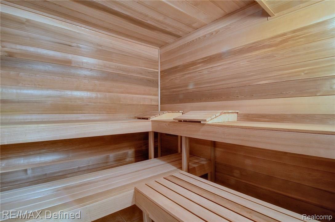 4237 Fieldbrook Road West Bloomfield, MI 48323 - Photo 36 of 41 Sauna.jpg