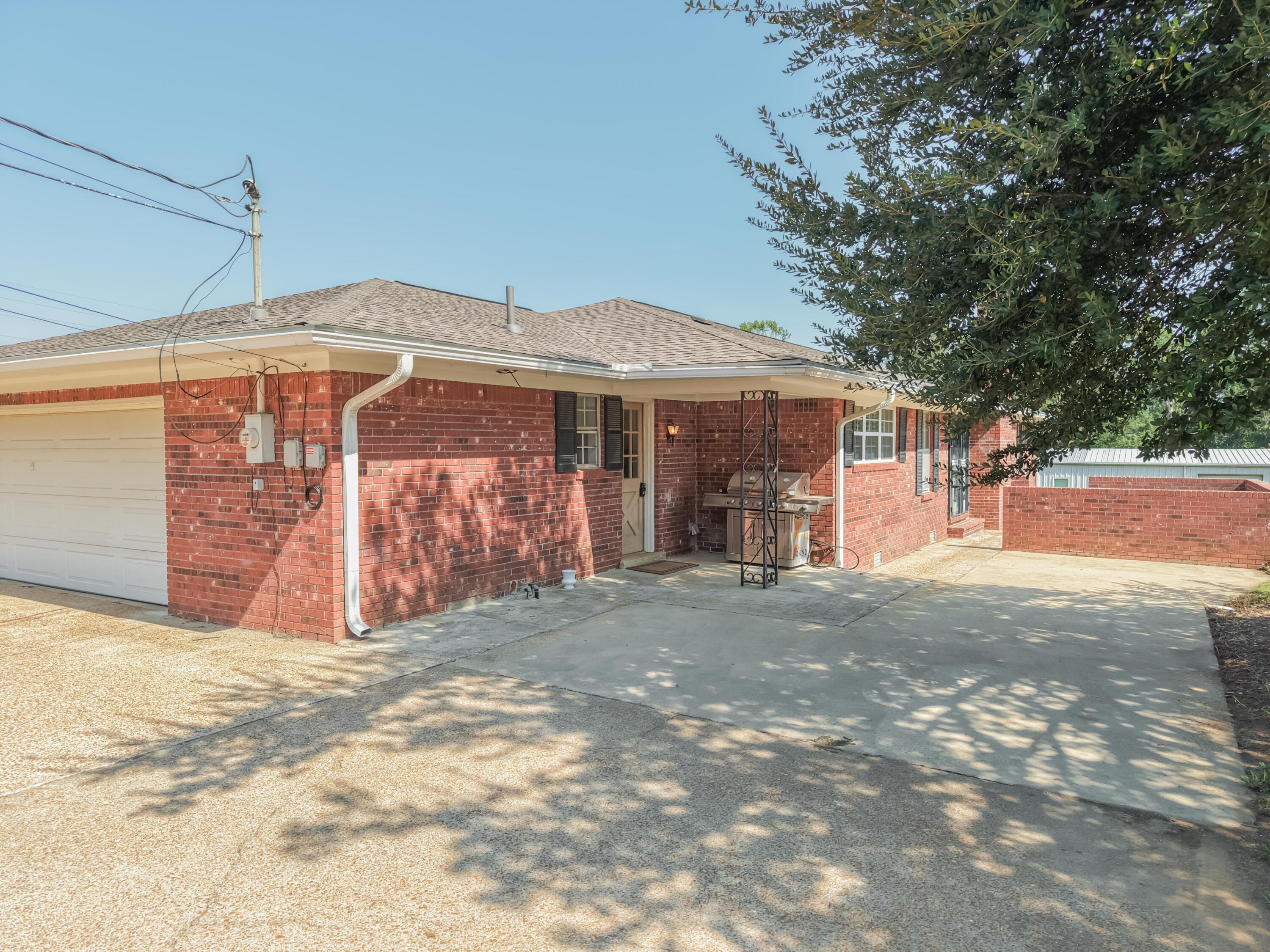 1003 Oaks Country Club Road New Albany, MS 38652 - Photo 6 of 50 Gallery Image 6