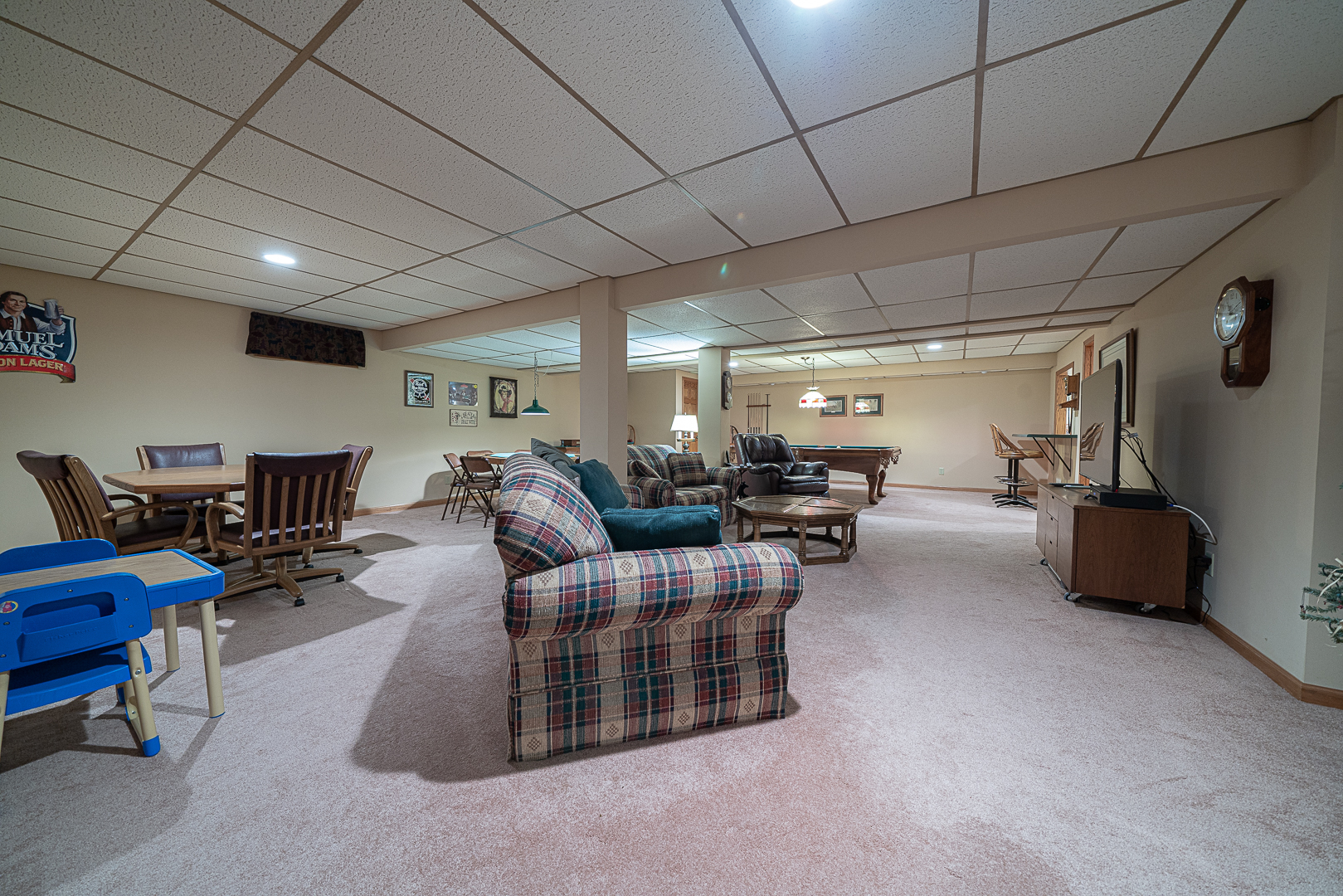 1901 Wildcat Road Dixon, IL 61021 - Photo 32 of 49 a living room with furniture