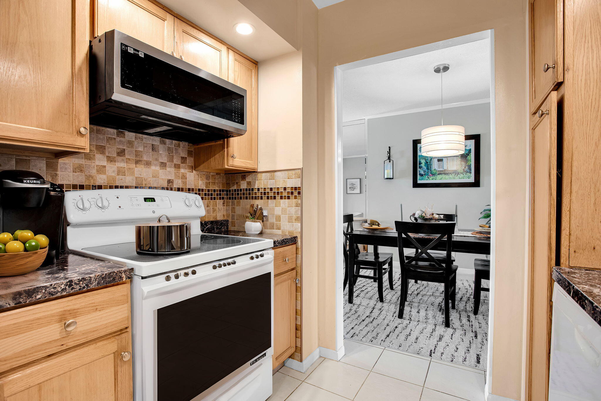 250 Northeast 20th Street, Unit 5240 Boca Raton, FL 33431 - Photo 5 of 48 KITCHEN VIRTUALLY STAGED