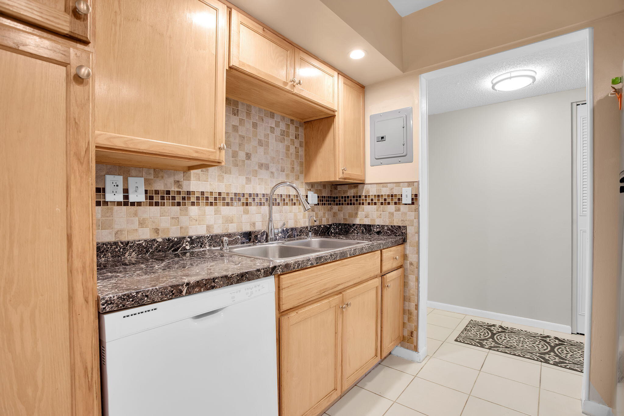 250 Northeast 20th Street, Unit 5240 Boca Raton, FL 33431 - Photo 7 of 48 KITCHEN