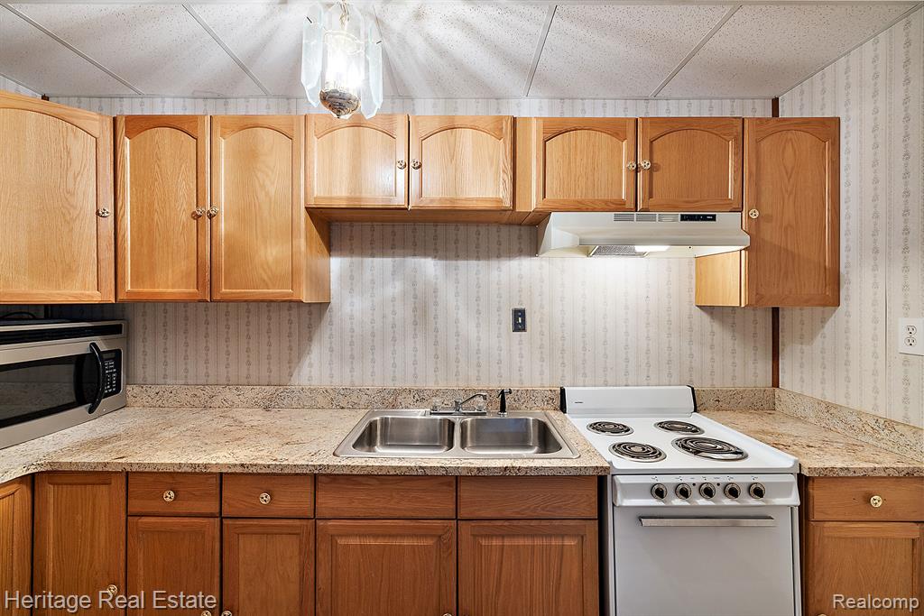 2926 Alexander Street Rochester Hills, MI 48309 - Photo 27 of 34