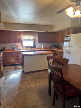 $230,000 | 10206 East County Highway, Lewistown, IL 61542