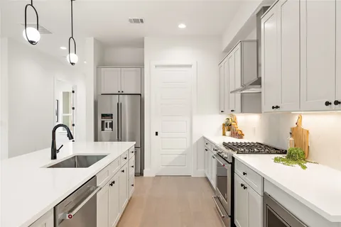 $1,099,000 | 1702 Pennsylvania Avenue, Austin, TX 78702