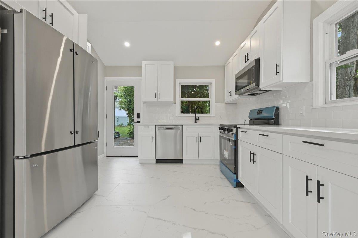 7 Surrey Road Massapequa, NY 11758 - Photo 9 of 31