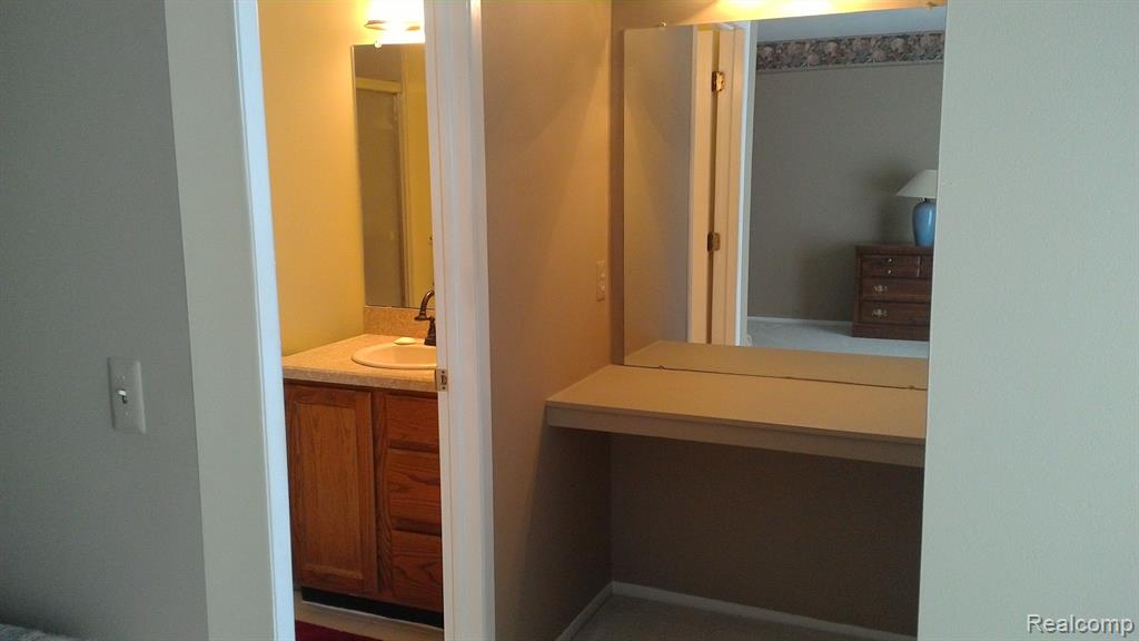 628 Tennyson Rochester Hills, MI 48307 - Photo 21 of 32