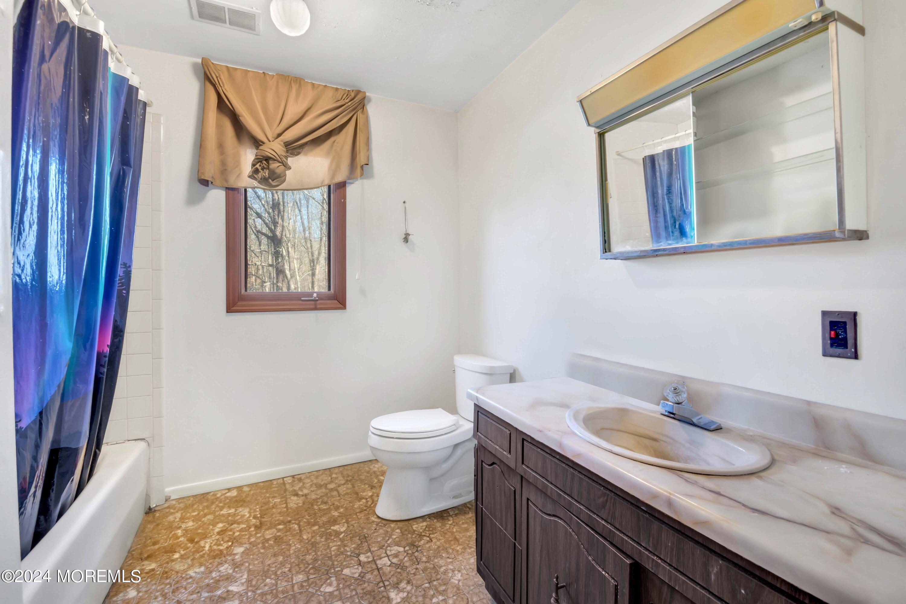 109 Crine Road Morganville, NJ 07751 - Photo 21 of 26 2nd floor full bath