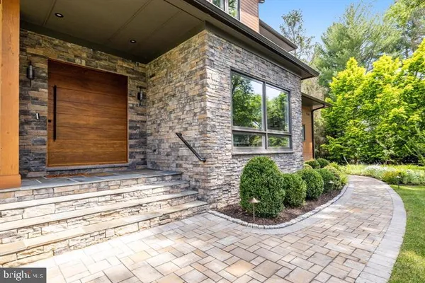 $3,999,000 | 9604 Pembroke Place, Vienna, VA 22182