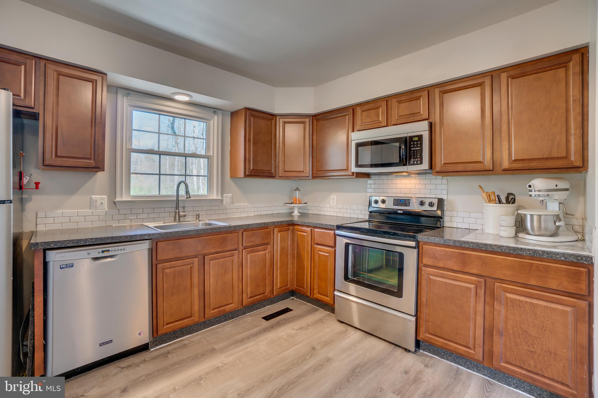 119 Fence Post Road Stafford, VA 22556 - Photo 4 of 30 Kitchen w/ Stainless Appliances