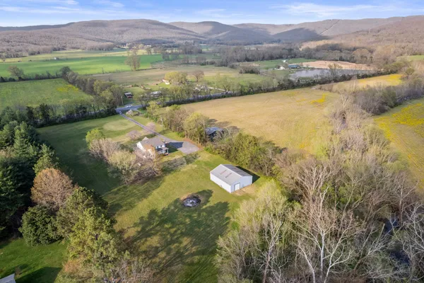 8266 Sewanee Highway, Cowan, TN 37318