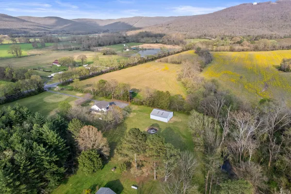 8266 Sewanee Highway, Cowan, TN 37318