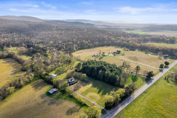 8266 Sewanee Highway, Cowan, TN 37318