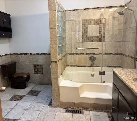 $275,000 | 20 Hilldale Drive, Belleville, IL 62223