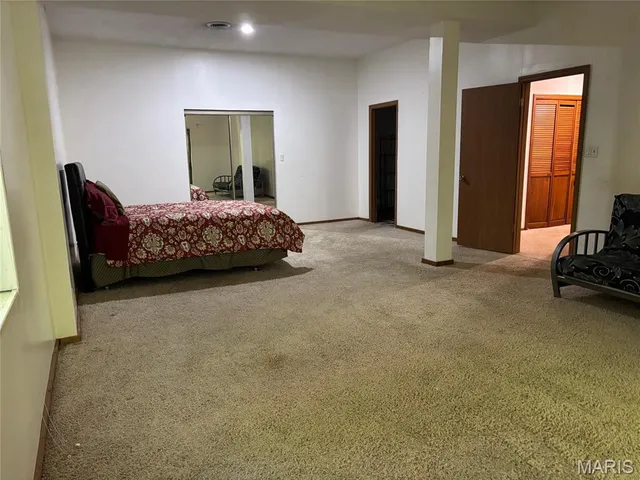 $275,000 | 20 Hilldale Drive, Belleville, IL 62223