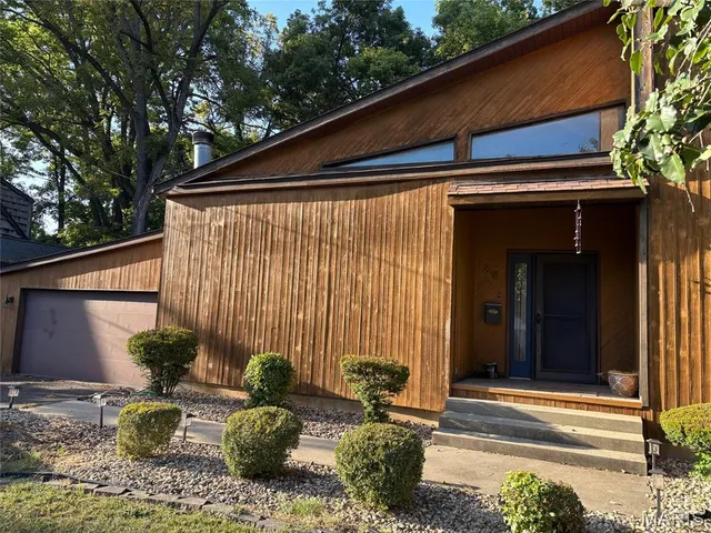 $275,000 | 20 Hilldale Drive, Belleville, IL 62223