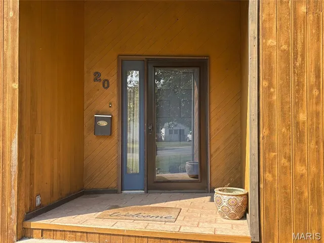 $275,000 | 20 Hilldale Drive, Belleville, IL 62223