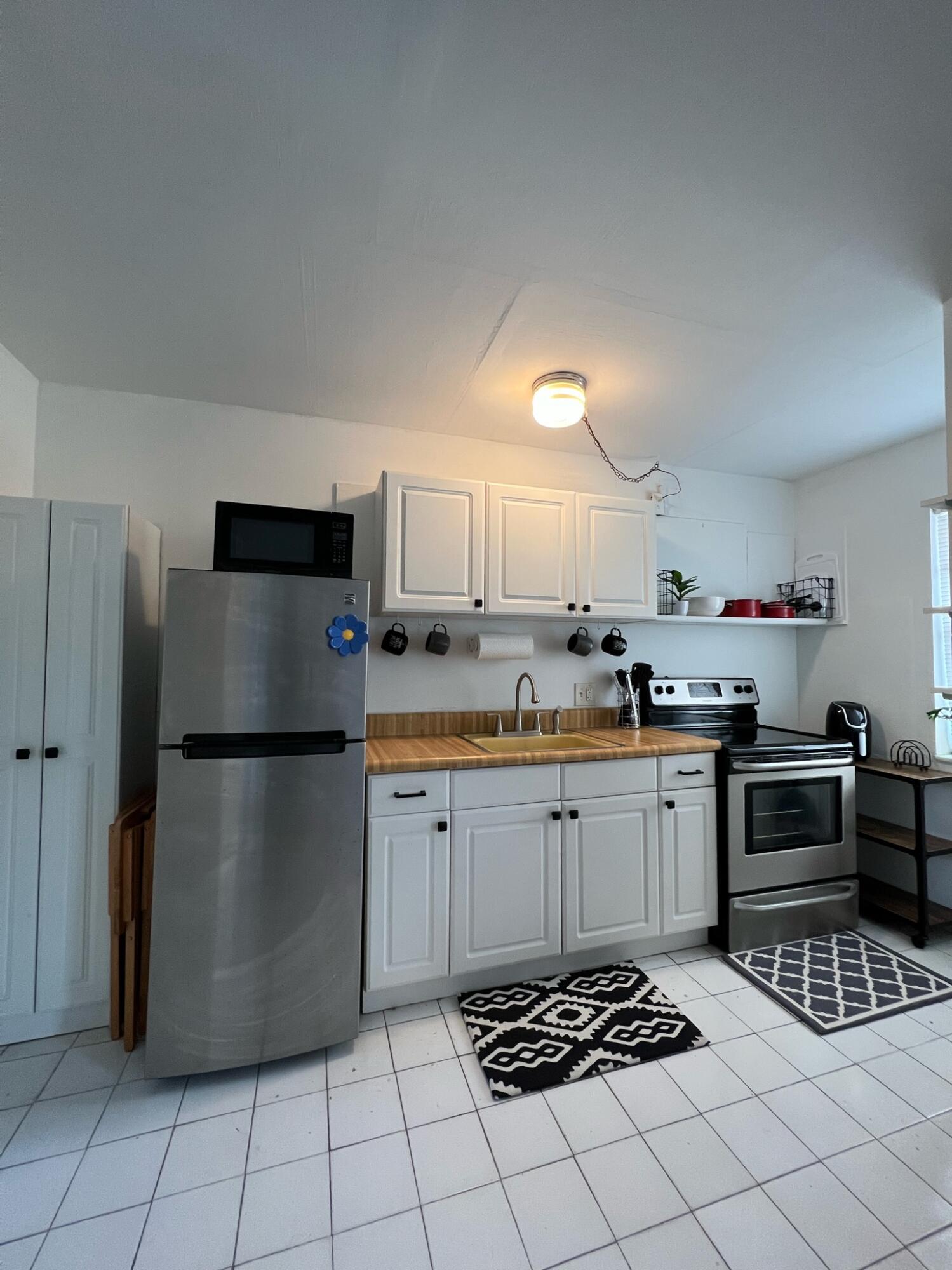 1041 Southeast Monterey Road, Unit 229 Stuart, FL 34994 - Photo 1 of 16 Kitchen