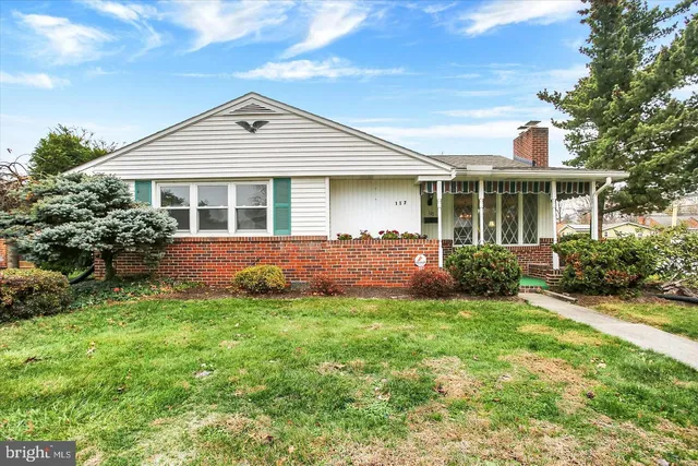$1,950 | 117 East Maplewood Avenue, Mechanicsburg, PA 17055