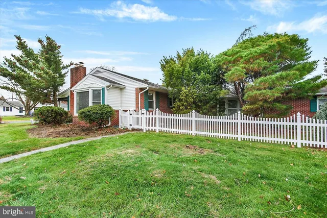 $1,950 | 117 East Maplewood Avenue, Mechanicsburg, PA 17055