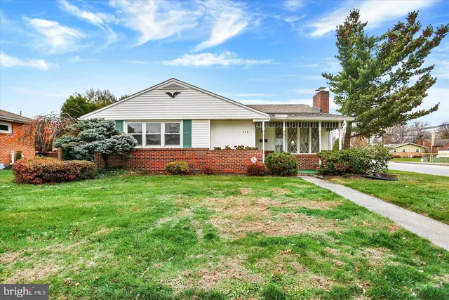 $1,950 | 117 East Maplewood Avenue, Mechanicsburg, PA 17055