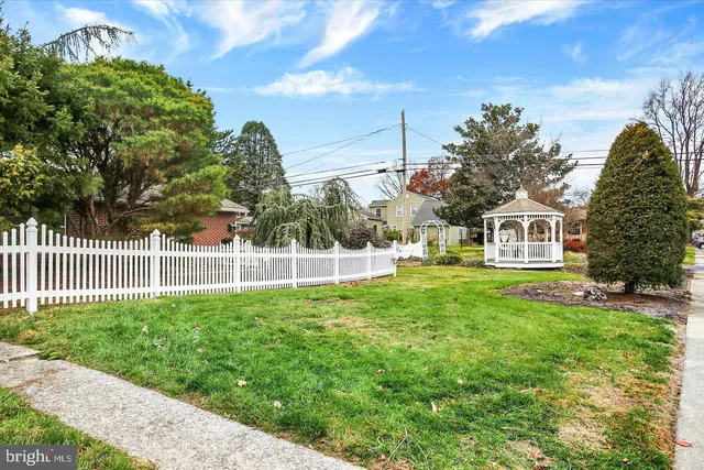 $1,950 | 117 East Maplewood Avenue, Mechanicsburg, PA 17055