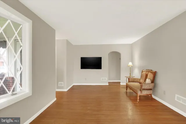 $1,950 | 117 East Maplewood Avenue, Mechanicsburg, PA 17055