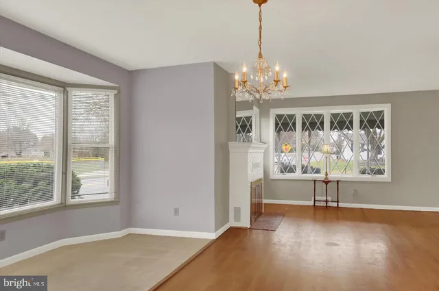 $1,950 | 117 East Maplewood Avenue, Mechanicsburg, PA 17055