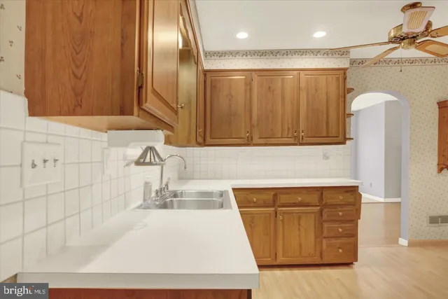 $1,950 | 117 East Maplewood Avenue, Mechanicsburg, PA 17055