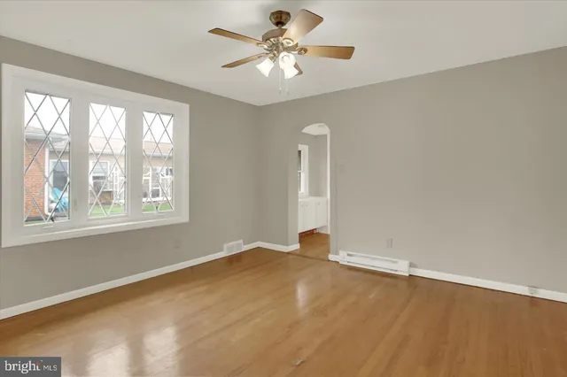 $1,950 | 117 East Maplewood Avenue, Mechanicsburg, PA 17055