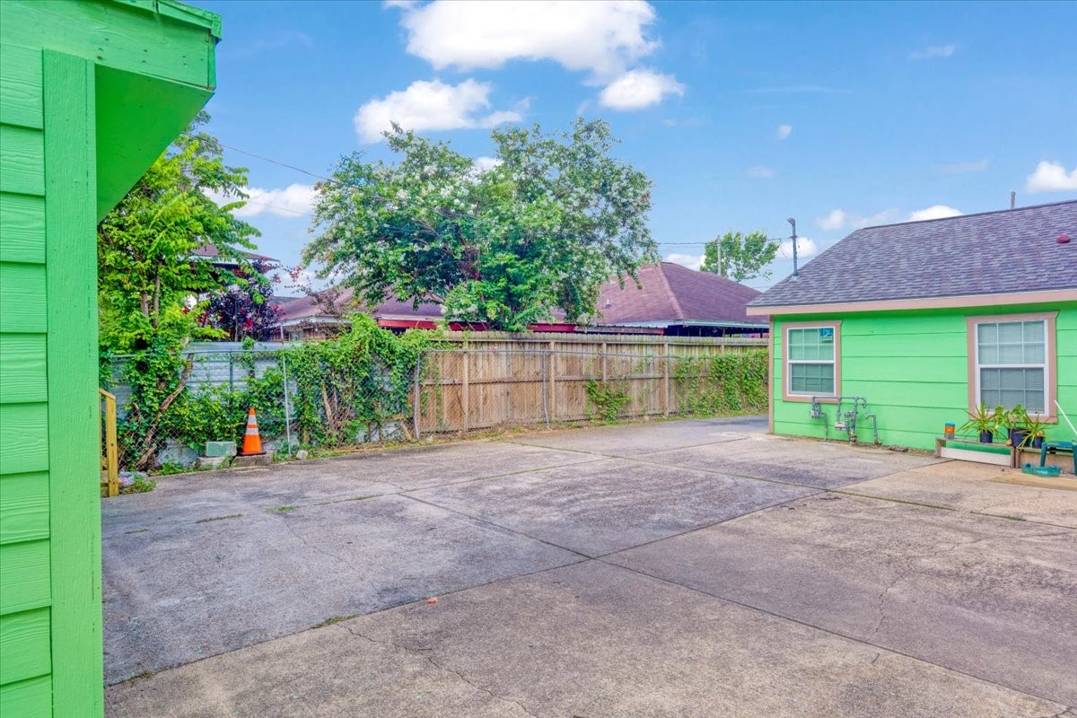 305 Johnson Street Pasadena, TX 77506 - Photo 5 of 9 a view of a backyard with a garden and plants