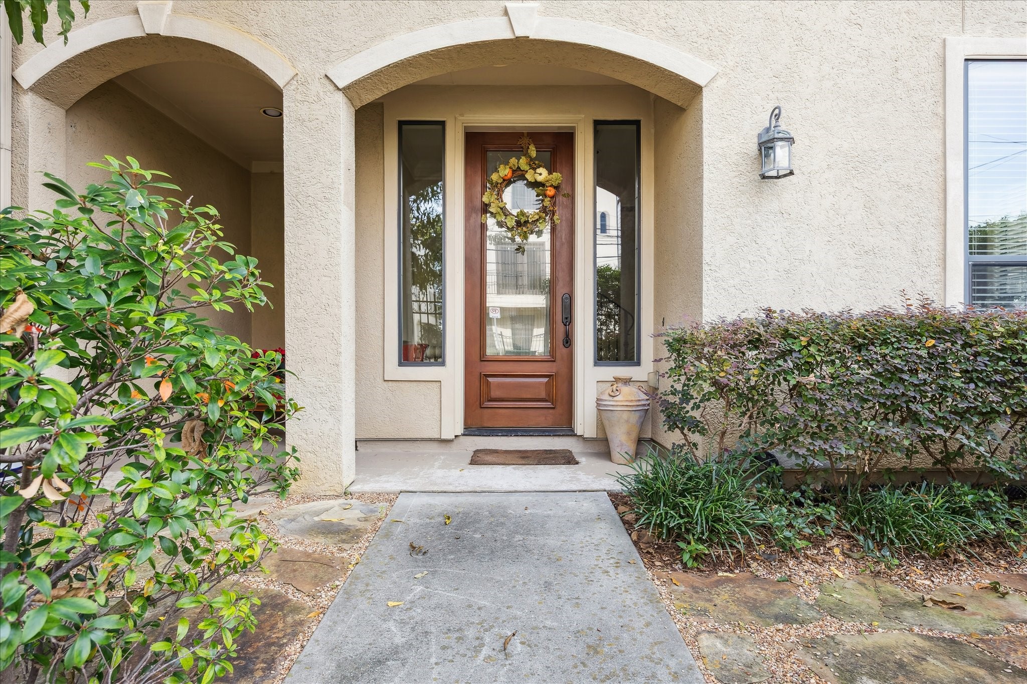6311 Hamman Street, Unit A Houston, TX 77007 - Photo 2 of 30 front view of a house with a yard