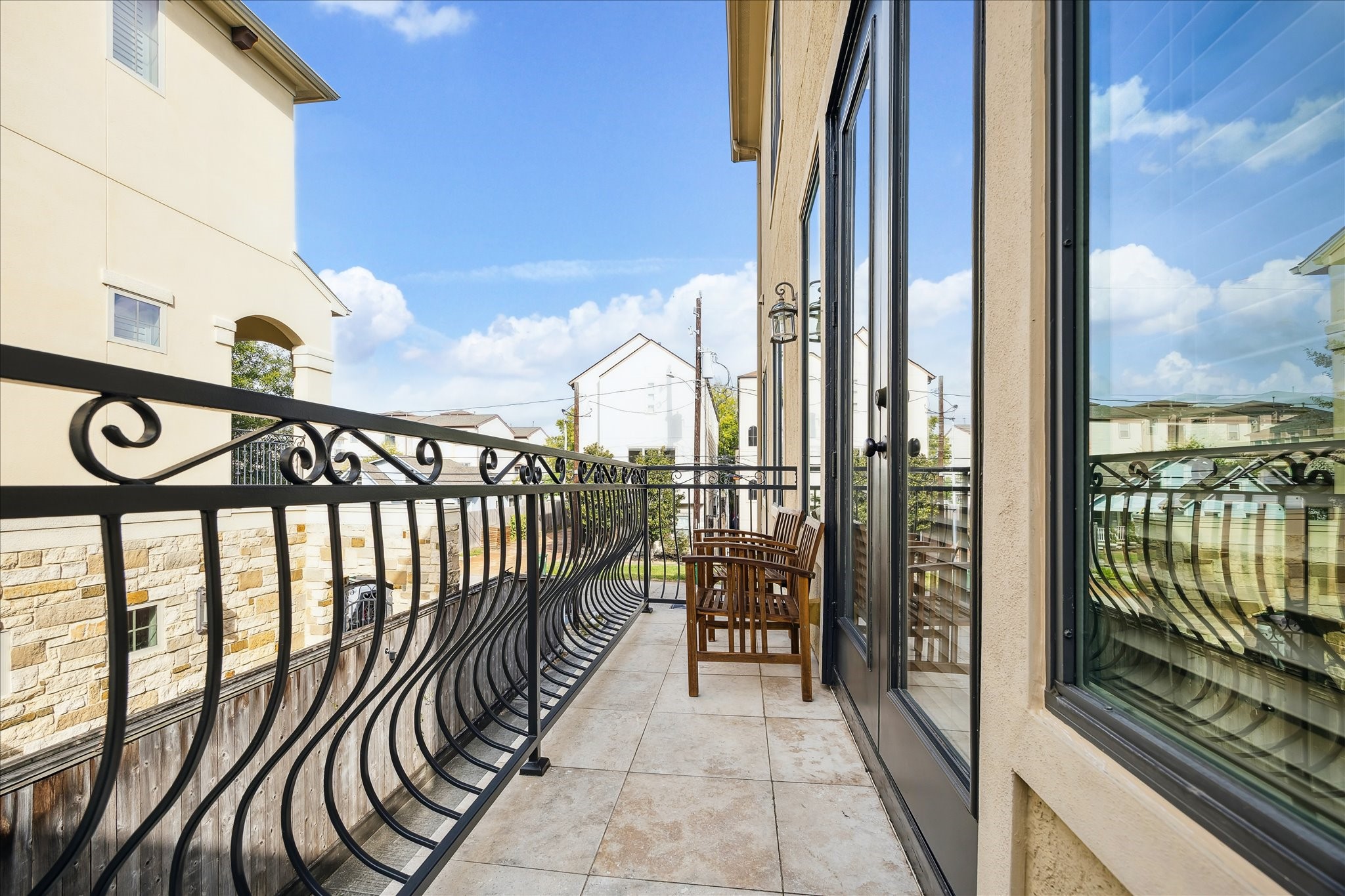 6311 Hamman Street, Unit A Houston, TX 77007 - Photo 21 of 30 a view of balcony with furniture