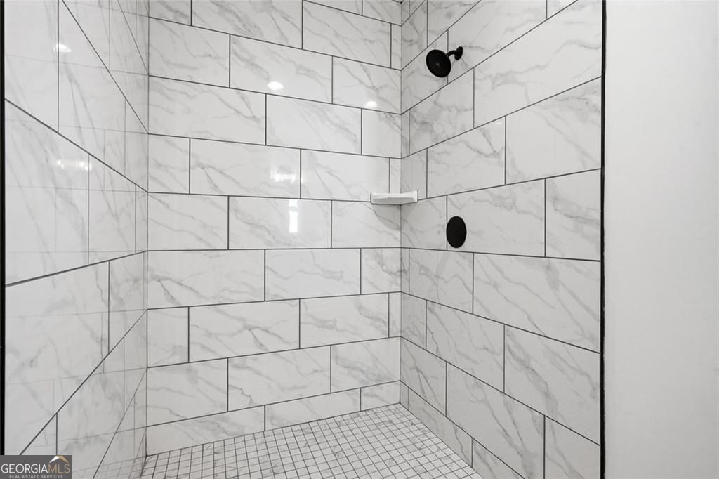 160 Loyd Road Mansfield, GA 30056 - Photo 26 of 52 a bathroom with a shower