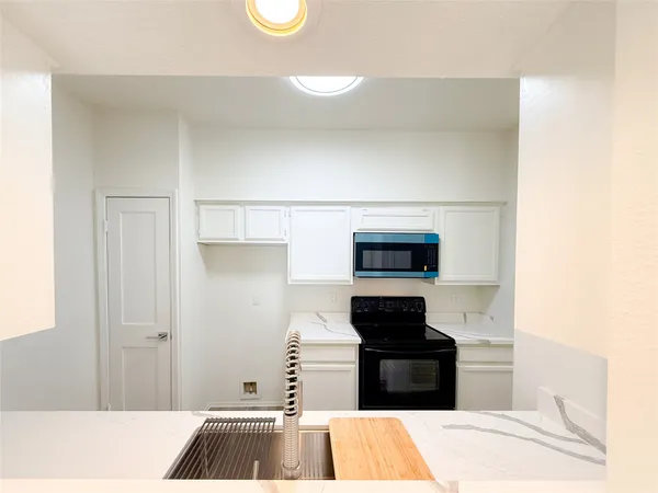 $136,822 | 17497 Red Oak Drive, Unit 7497, Houston, TX 77090