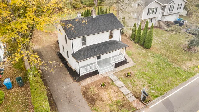a view of a house with a yard