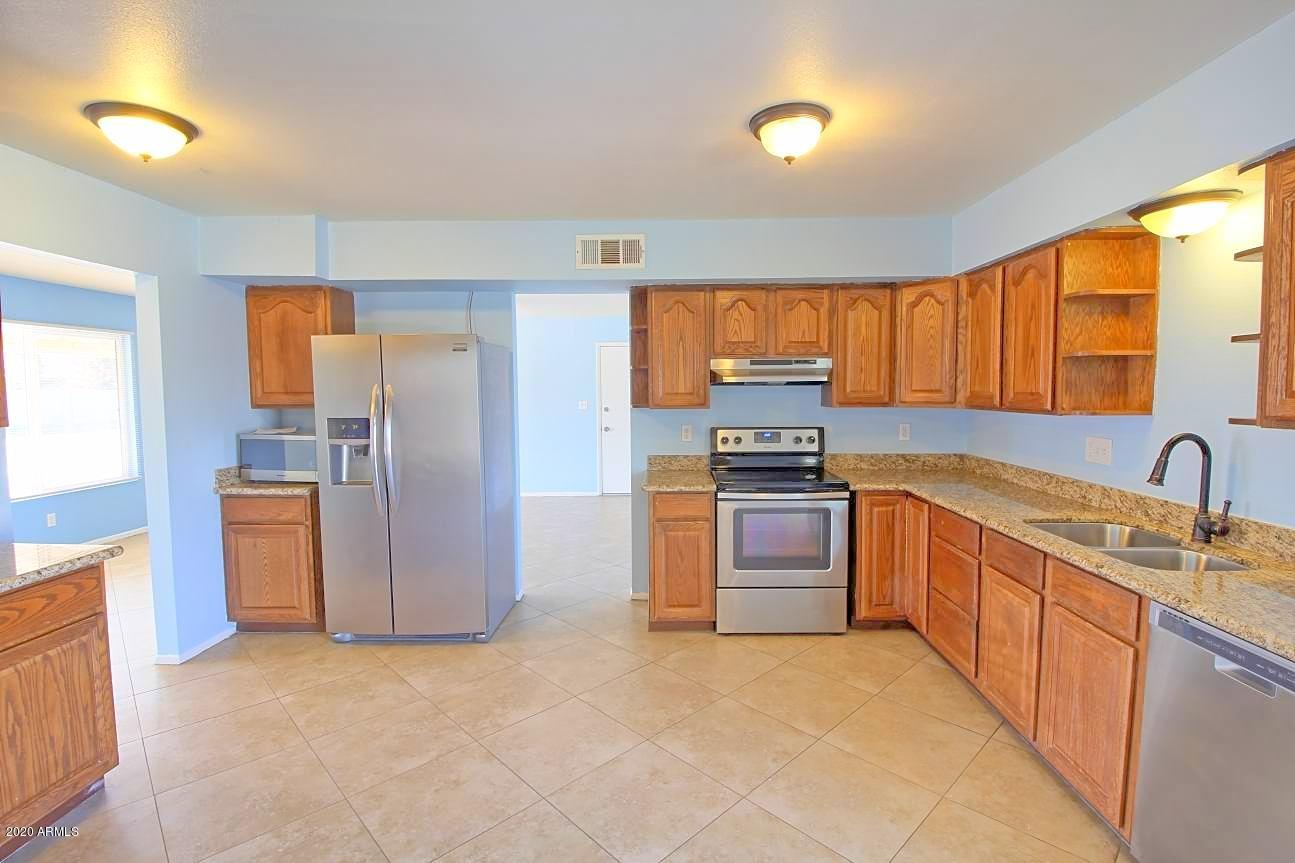 4254 East Apollo Road Phoenix, AZ 85042 - Photo 4 of 18 kitchen 1