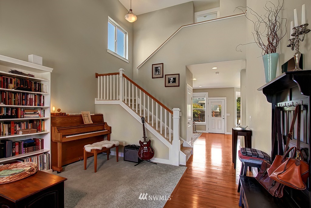 232 Wells Avenue North Renton, WA 98057 - Photo 2 of 17 Gallery Image 2