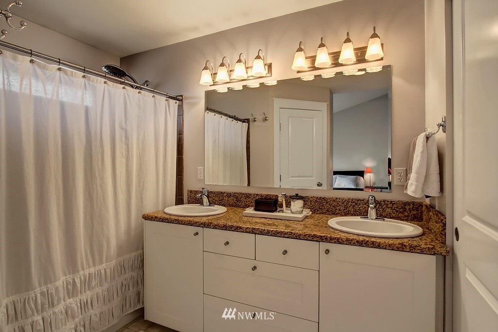 232 Wells Avenue North Renton, WA 98057 - Photo 12 of 17 Gallery Image 12