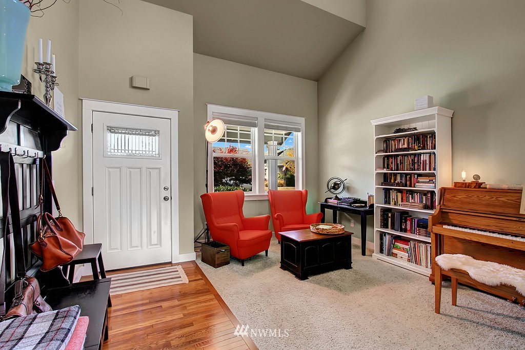 232 Wells Avenue North Renton, WA 98057 - Photo 3 of 17 Gallery Image 3