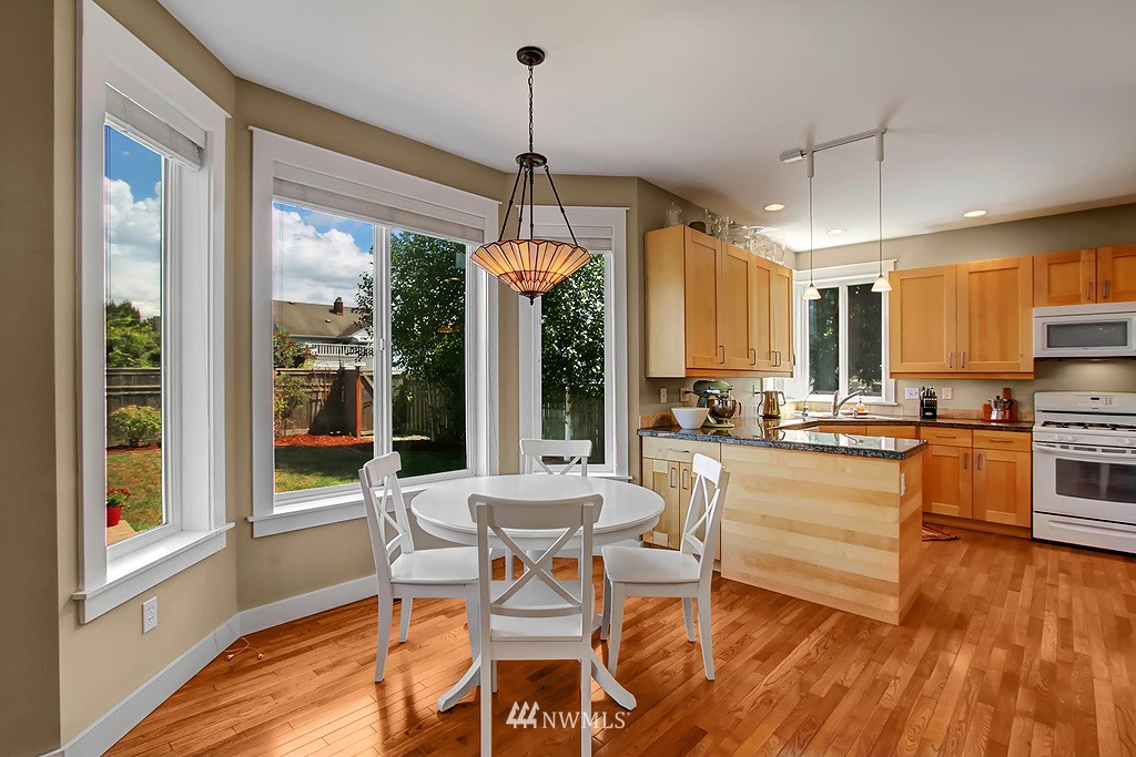 232 Wells Avenue North Renton, WA 98057 - Photo 5 of 17 Gallery Image 5