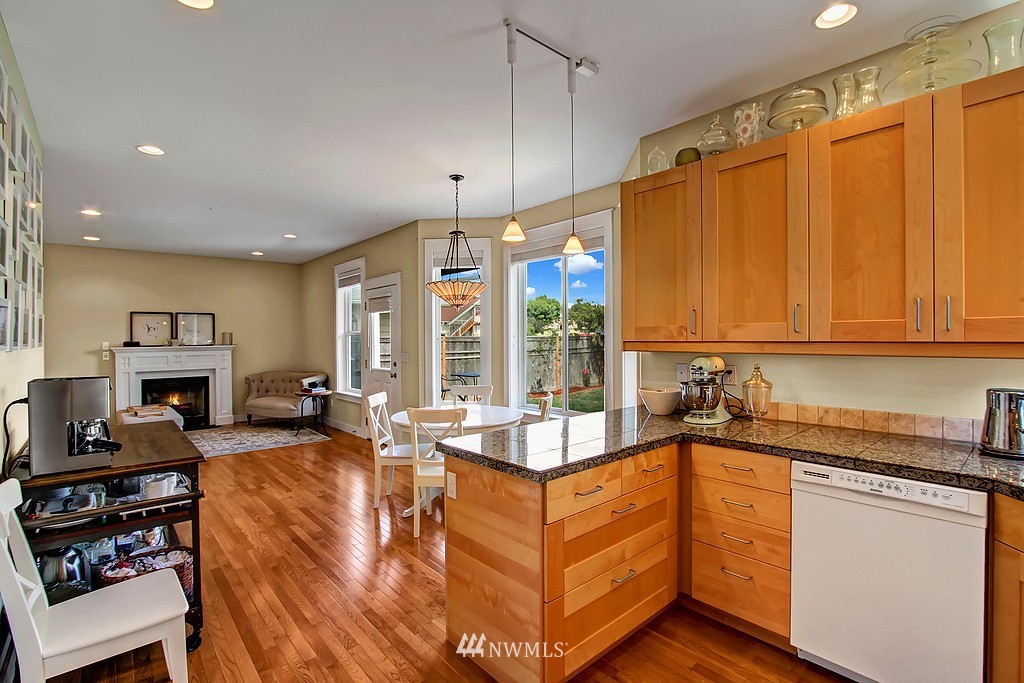 232 Wells Avenue North Renton, WA 98057 - Photo 7 of 17 Gallery Image 7