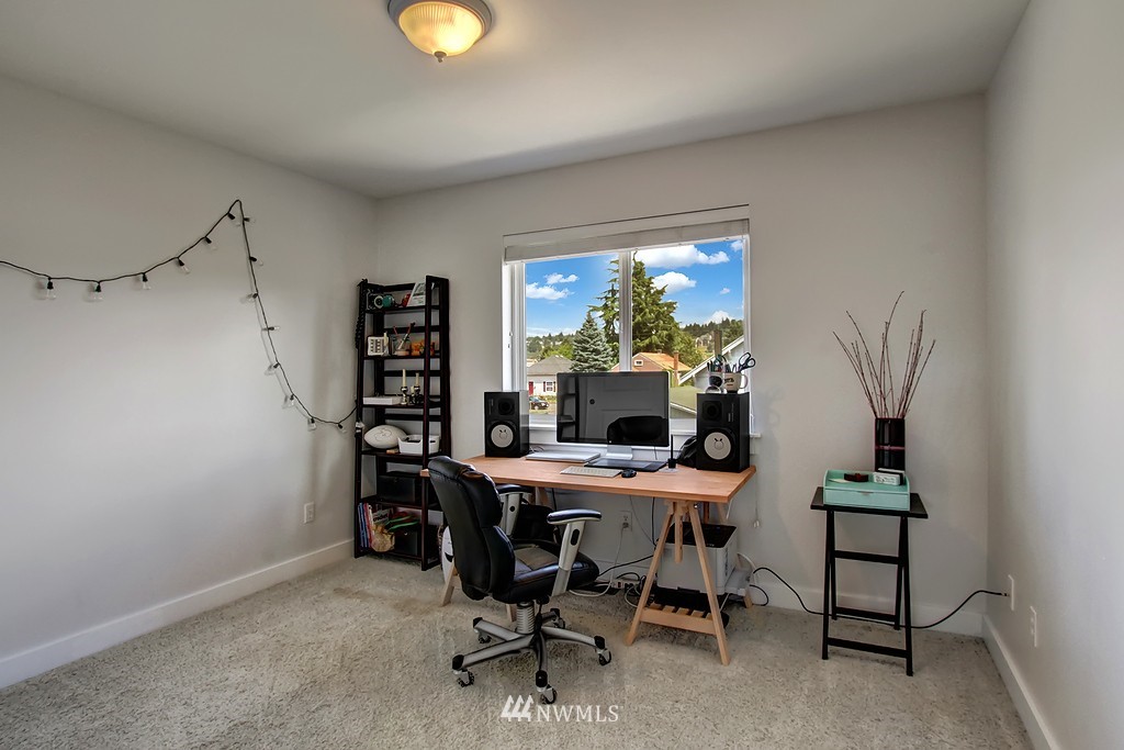 232 Wells Avenue North Renton, WA 98057 - Photo 9 of 17 Gallery Image 9