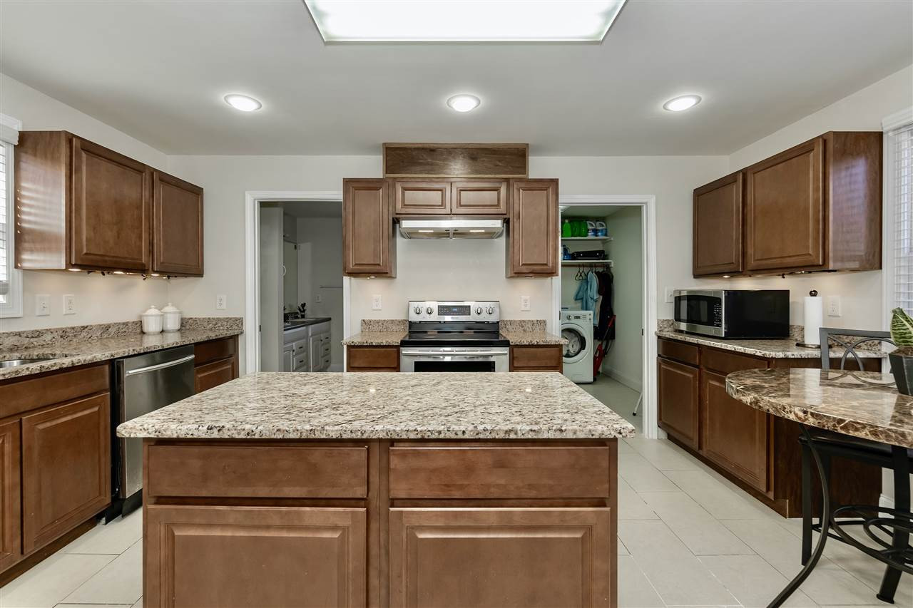 561 East Edenton Street Raleigh, NC 27601 - Photo 10 of 23 KITCHEN
