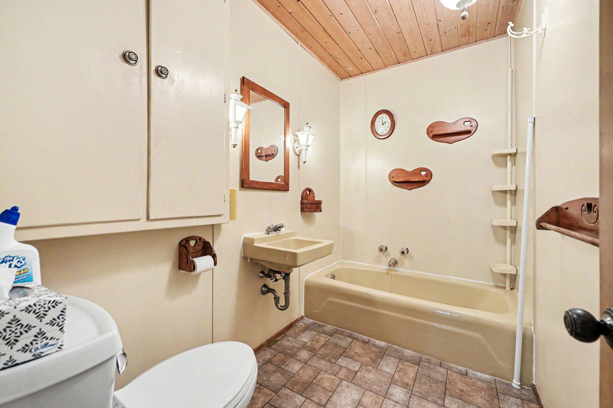 8855 Roosevelt Road Holton, MI 49425 - Photo 31 of 41 031_file_3653