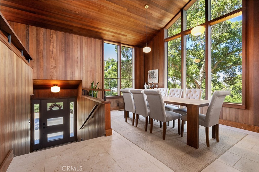2570 Alturas Road Atascadero, CA 93422 - Photo 16 of 64 Entry up to dining area and kitchen