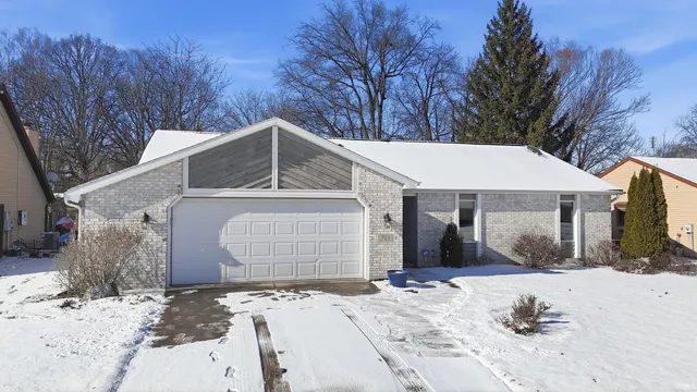 $259,900 | 723 Pinehurst Drive, Fort Wayne, IN 46815