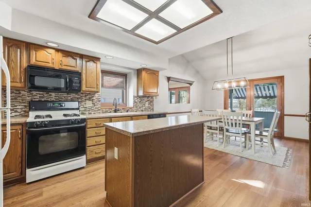 $259,900 | 723 Pinehurst Drive, Fort Wayne, IN 46815