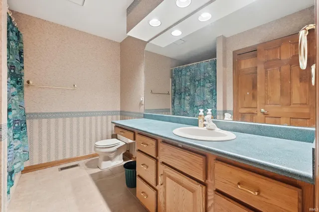 $259,900 | 723 Pinehurst Drive, Fort Wayne, IN 46815