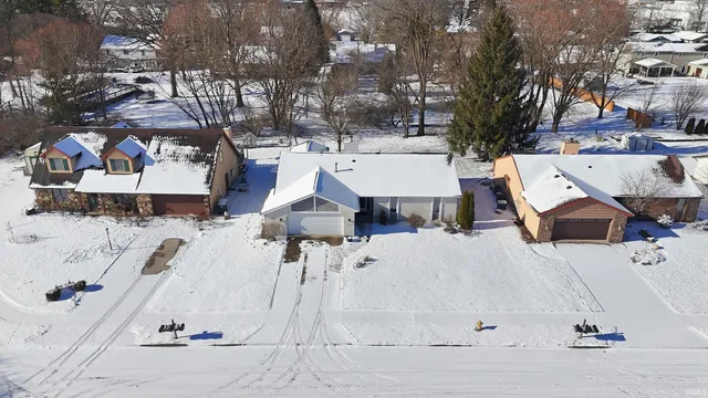 $259,900 | 723 Pinehurst Drive, Fort Wayne, IN 46815