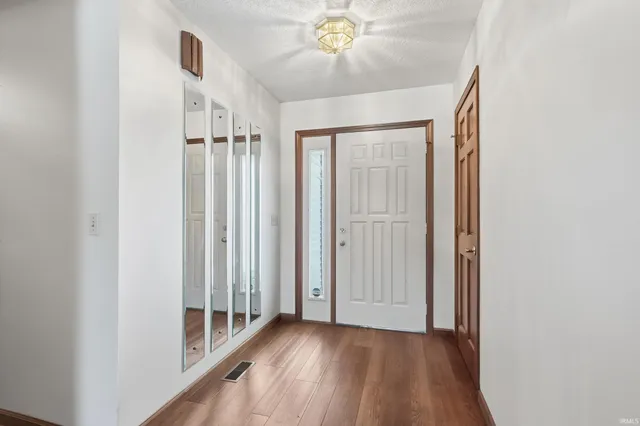 $259,900 | 723 Pinehurst Drive, Fort Wayne, IN 46815